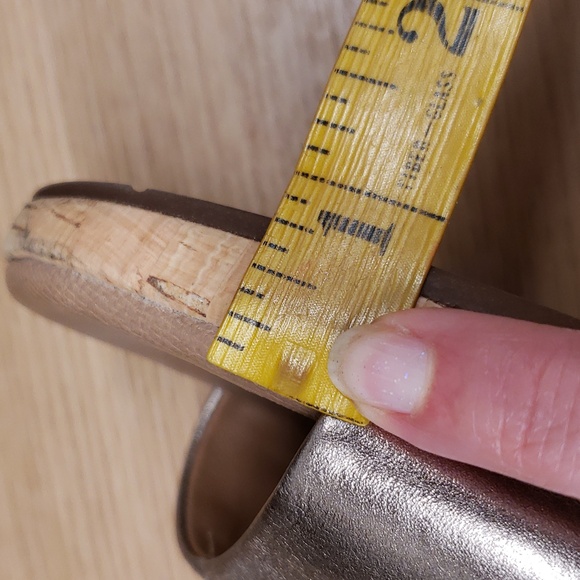 Clarks Unstructured Un Plaza Way Gold size 10 - Picture 9 of 9